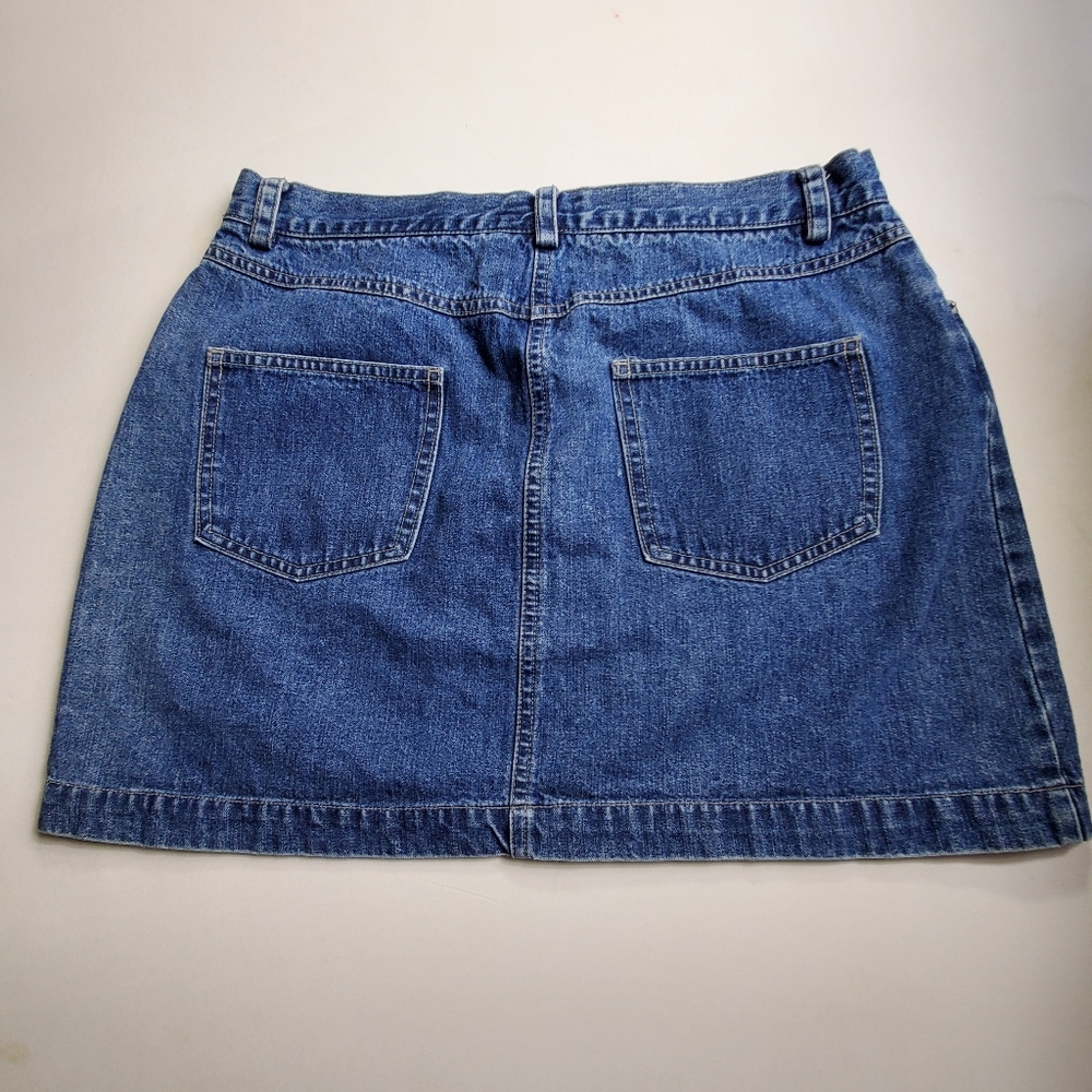 Gap jean skirt with pockets. Sz M - Picture 3 of 3
